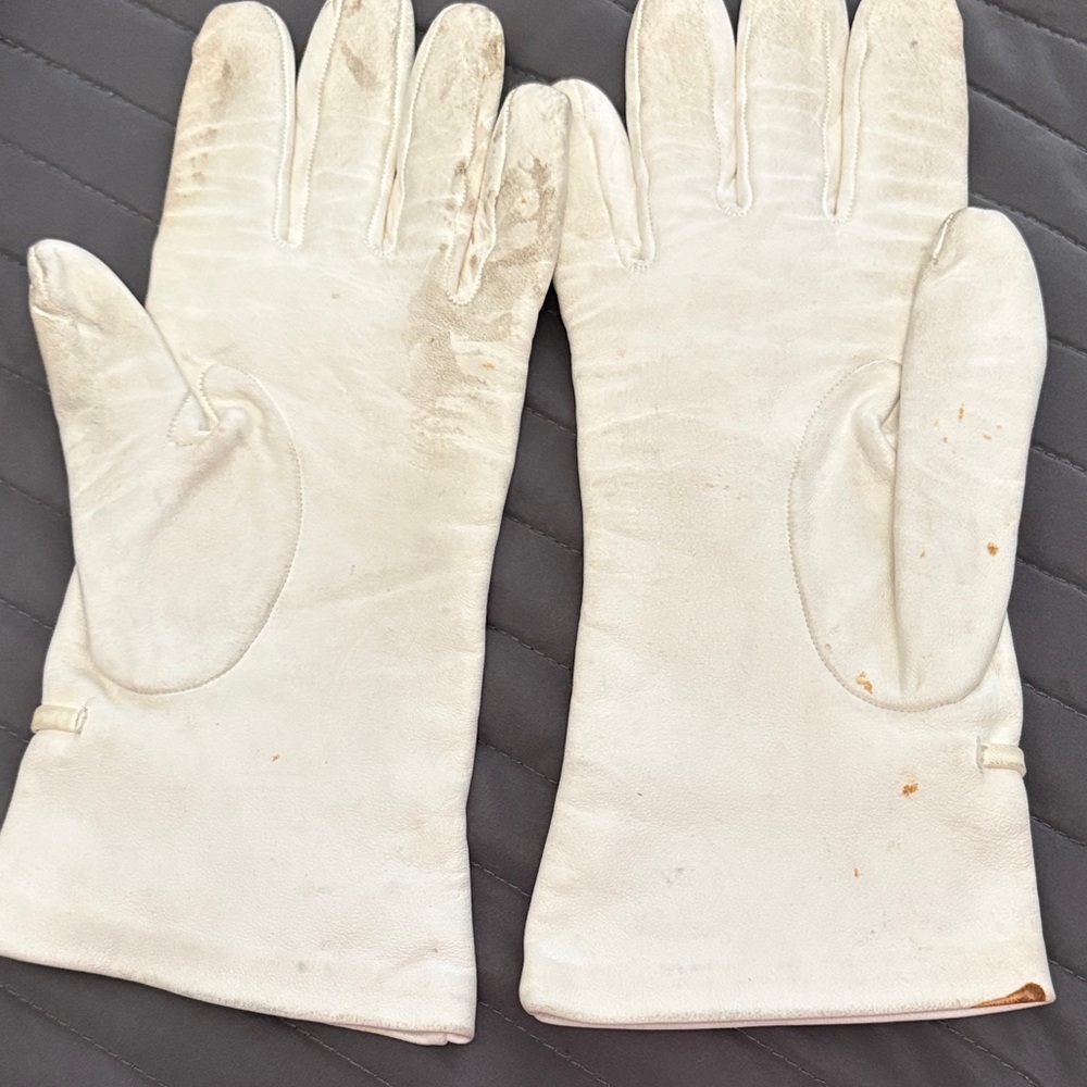 Dior White Gloves with Silver Charms - Picture 11 of 11